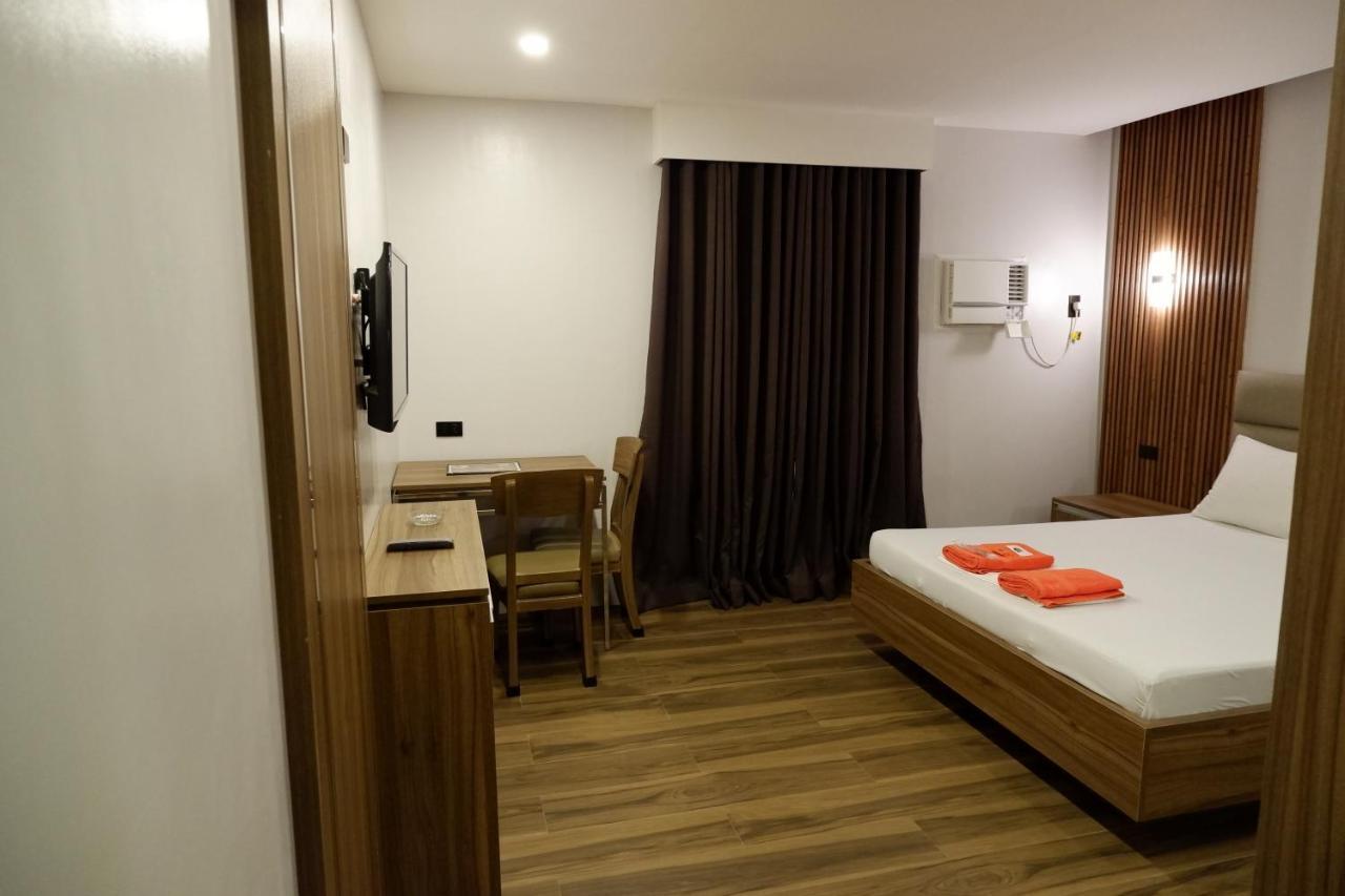 El Vistra Traveller'S Inn Calumpit Buitenkant foto